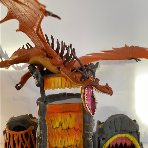 How To Train Your Dragon Playset with Figures Toothless Hookfang and more - Picture 5 of 11